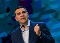 Ο Τσίπρας σε ρόλο κριτικού κινηματογράφου: «Ο Νονός» για τα σκάνδαλα – Οι λύσεις πού είναι;