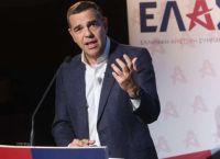 Τσίπρας: Πυρά για τη Γκράβα και τα 36 δισ. — Η επιστροφή στο σχολικό μέτωπο και η σκιά του rebranding