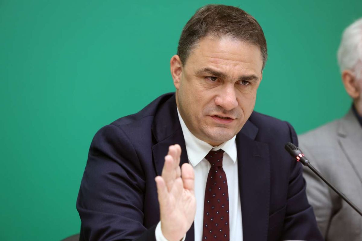 ΠΑΣΟΚ κατά κυβέρνησης: «Από το μνημείο ανοησίας στις 120 δόσεις» – Φωτιά για τα χρέη