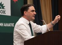 Τσουκαλάς: Ο Μπρατάκος «αποδομεί» την κυβέρνηση — Πυρά για ενέργεια, μικρομεσαίους και 25%
