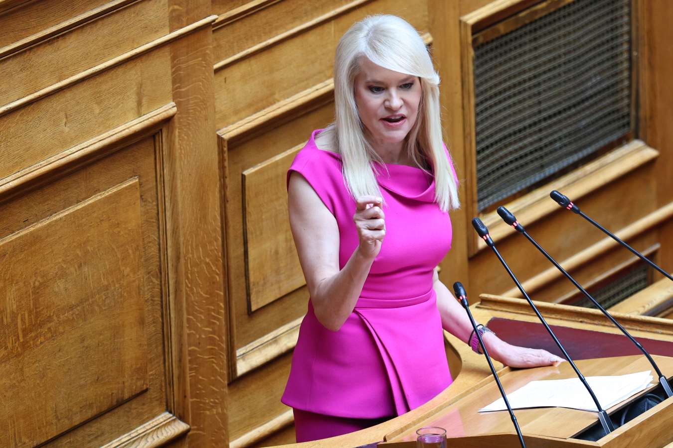 Τζάκρη: «Τρία χτυπήματα κατά της Ελλάδας» – Σφοδρή επίθεση σε Μητσοτάκη και Γεραπετρίτη για τη Λιβύη