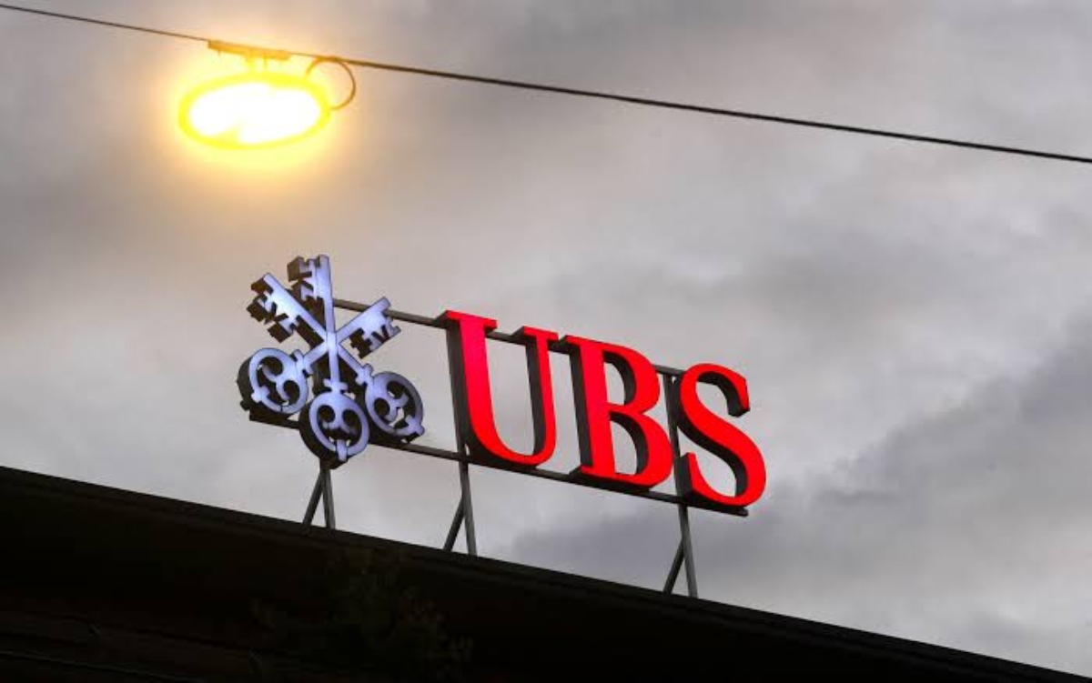 UBS υπό πίεση να φύγει από την Ελβετία – Μέτοχοι ζητούν relocation, η τράπεζα απαντά «μένουμε»