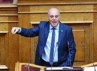 Βελόπουλος κατά Άδωνι: «Η κυβέρνηση είναι για τα πανηγύρια» – Νέα επίθεση για σκάνδαλα και πόθεν έσχες