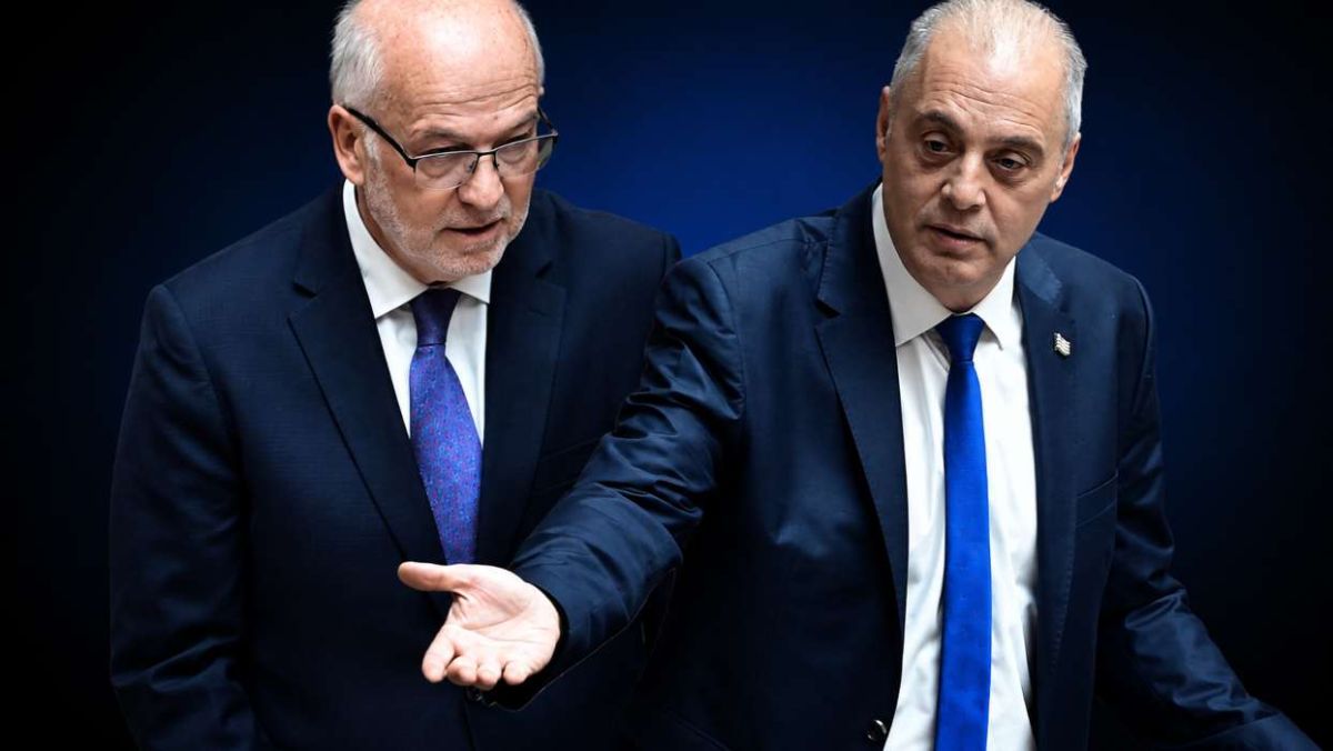 Τέμπη: Άγρια σύγκρουση Φλωρίδη–Βελόπουλου στη Βουλή για οστά και μπάζωμα – Βαριές κατηγορίες