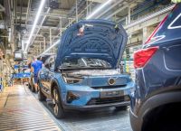 Volvo: Χρηματιστηριακό κραχ έως 30% – Ζημιές 575 εκατ. δολαρίων και 2.500 απολύσεις!