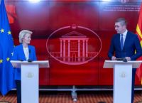 Η φον ντερ Λάιεν «παγώνει» τον Μίτσκοσκι: Πρώτα οι Βούλγαροι στο Σύνταγμα, μετά ο δρόμος προς την ΕΕ