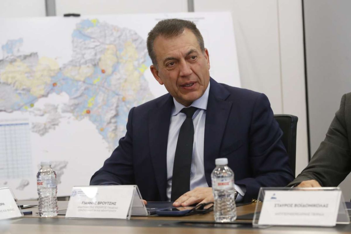 Πολιτικός σεισμός: Ο Βρούτσης παγώνει τις επιχορηγήσεις στην ΕΟΚ – Στο μικροσκόπιο τα οικονομικά τριών ετών