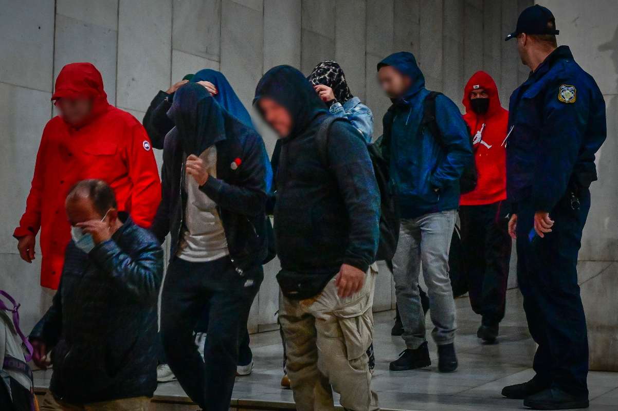 «Χωριάτικο»: Πώς δρούσε το κύκλωμα με τους 40 «αχυρανθρώπους»–Τι ερευνάται για τις σχέσεις με την Greek Mafia