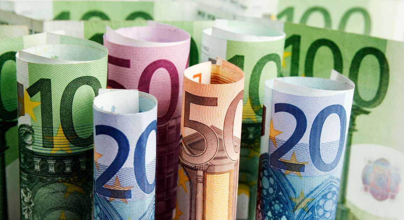 «Πλυντήρια» εκατομμυρίων πίσω από βιτρίνες επιχειρήσεων:Τα 3 στάδια που μετατρέπουν μαύρο χρήμα σε «καθαρό»
