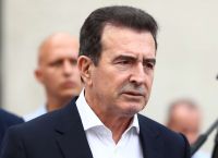 Χρυσοχοΐδης για τα «υπνωτήρια»: «Στο στόχαστρο οι εκμεταλλευτές» — Πυρά στη Νέα Αριστερά
