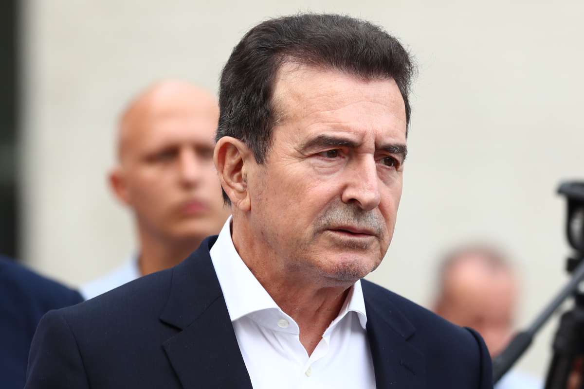Χρυσοχοΐδης για τα «υπνωτήρια»: «Στο στόχαστρο οι εκμεταλλευτές» — Πυρά στη Νέα Αριστερά