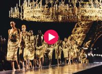 Saint Laurent SS27: Ο Vaccarello ντύνει το Παρίσι στα χρυσά και συγκινεί στο φινάλε