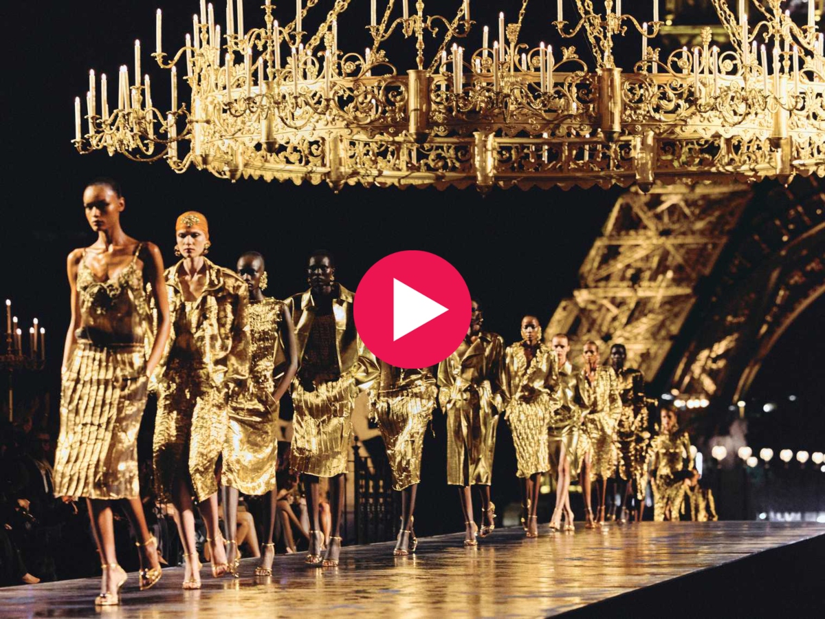 Saint Laurent SS27: Ο Vaccarello ντύνει το Παρίσι στα χρυσά και συγκινεί στο φινάλε
